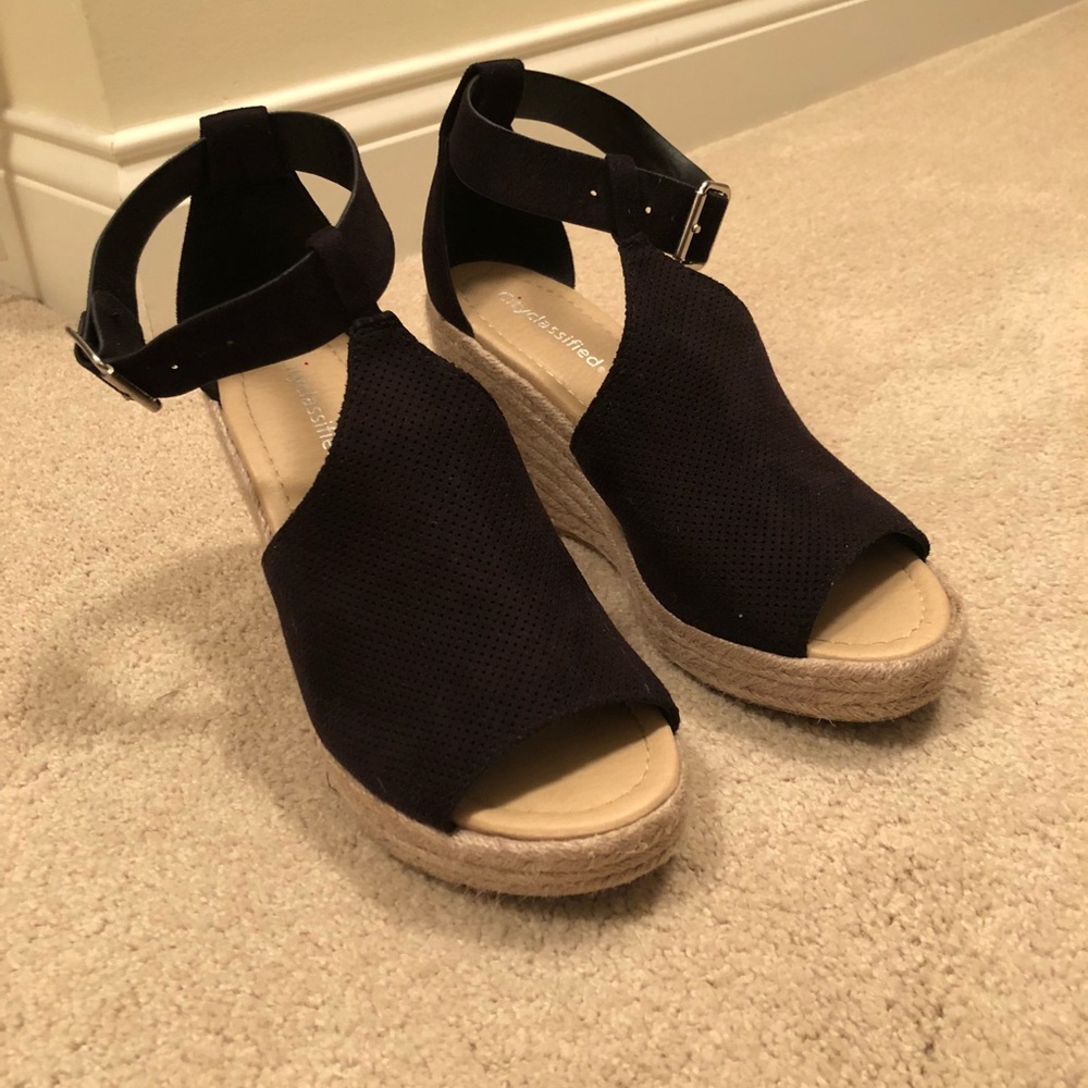 City Classified Wedge
